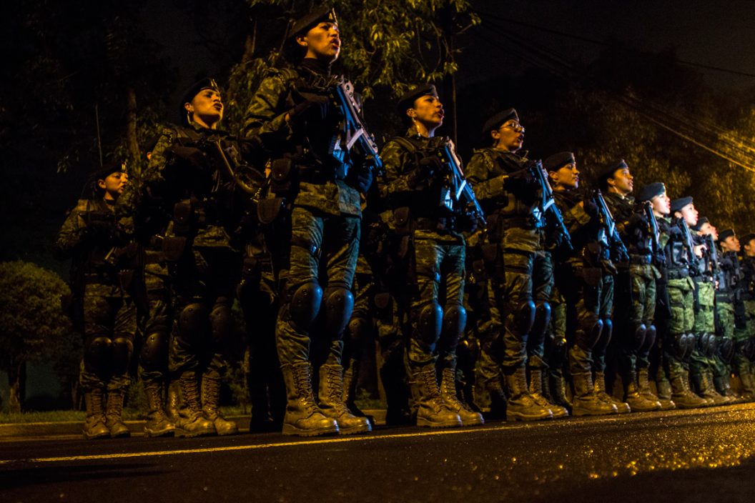 Las mujeres de verde olivo (serie x3)