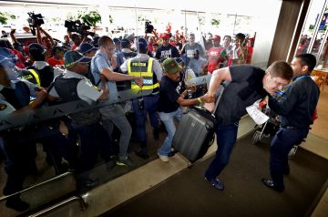 Greve fecha aeroporto de Brasília